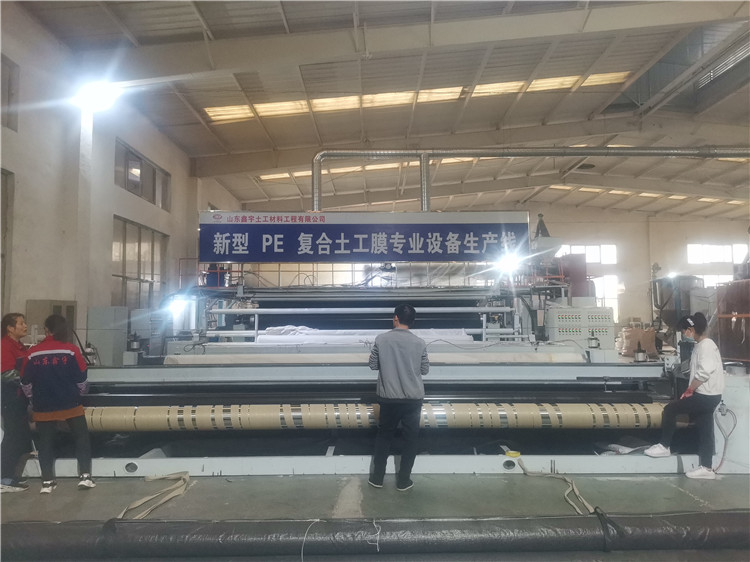 新型PE 復(fù)合土工膜生產(chǎn)線